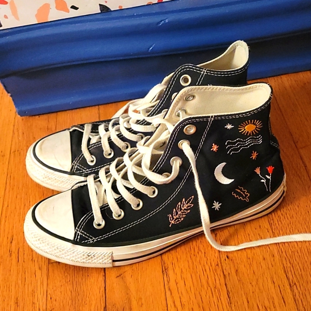 8.5W Embroidered hi-top converse